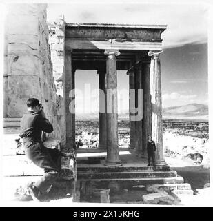 GREECE : ANCIENT & MODERN - Sgt. Gregory makes a pictorial record of Dvr. Hardman in the Erechtheum , British Army Stock Photo