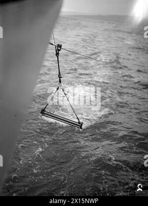 ANTI U-BOAT TORPEDO TRIALS HELD ON BOARD HMS BENTINCK, CAPTAIN CLASS FRIGATE. 5 AND 6 OCTOBER 1943, GREENOCK DISTRICT. - Lowering the PMM Unit over the stern , Stock Photo