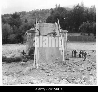 ITALY : EIGHTH ARMY FRONTBRIDGE BUILDING - General view of the demolition ready for blowing British Army Stock Photo