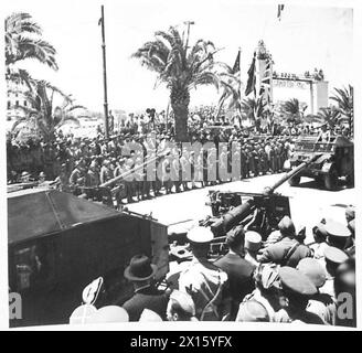 TUNIS ... VICTORY CELEBRATION - 17-Pounder anti-tank guns in the parade British Army Stock Photo