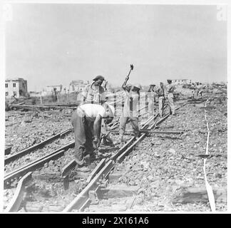 ITALY : CLEARING A ROAD THROUGH CASSINO - South African sappers removing damaged rails from the tracks near Cassino Station British Army Stock Photo