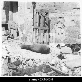 ITALY : CLEARING A ROAD THROUGH CASSINO - Enemy Rocket - Super Hebelwefer bomb left intact in Cassino, its case stands at the side British Army Stock Photo