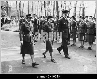 THE DUCHESS OF GLOUCESTER INSPECTS W.A.A.F. AT BOMBER COMMAND. - Air Chief Commandant the Duchess of Gloucester visits Bomber Command. Picture (issued 1943) shows - The Duchess of Gloucester [centre] with Air Chief Marshal Sir Arthur Harris [A.O.C-in-C Bomber Command] and L.M.Crowther, OBE., [Senior W.A.A.F. Staff Officer Bomber Command] during her visit Royal Air Force Stock Photo