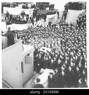 PRIME MINISTER VISITS HOME FLEET - Sir Stafford Cripps addressing the crews of destroyers who acted as escort to the convoy to Russia British Army Stock Photo