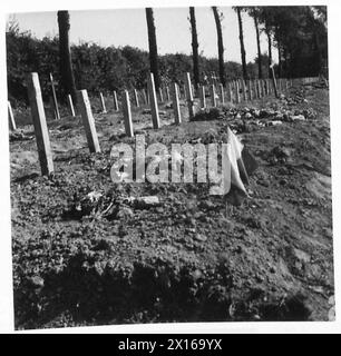 GERMAN ATROCITIES AND TORTURE AGAINST THE BELGIAN PEOPLE. - Graves at Gossellies, of the victims of the Gestapo British Army, 21st Army Group Stock Photo