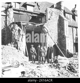 VISIT OF RUSSIAN DELEGATES TO CANTERBURY AND DOVER AREA - The delegates in the ruins of the Dean's House, Canterbury British Army Stock Photo