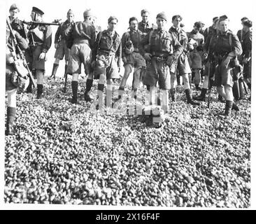 COMMANDOS RETURN FROM FRENCH COAST RAID - Commandos land from their ...
