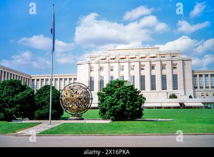 Palace of Nations, Palais des Nations with the Wilson globe, built in 1929-1938, since 1966 European headquarters of the United Nations, Geneva, Switz Stock Photo