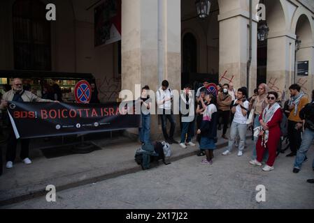 Presidio cittadino contro gli accordi Maeci con Israele di UniTo presso il Rettorato di Torino, Italia - Cronaca - Luned&#xec; 15 aprile 2024 - Citizen protest against the Maeci agreements with Israel by UniTo at the Rectorate of Turin, Italy - Monday 15th April 2024 (Photo Matteo Secci/LaPresse) Credit: LaPresse/Alamy Live News Stock Photo