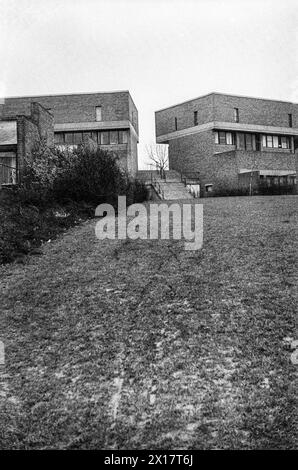 1974 archive photograph of the Bishopsfield housing estate in Harlow.  The development was designed by Michael Neylan after winning a competition sponsored by Harlow Development Corporation in 1961. The first tenants moved in in 1965 and it won a Civic Trust award in 1968. Stock Photo