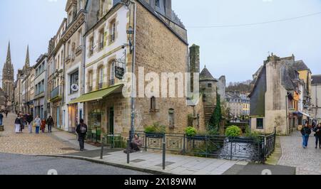 Pont Medard, Rue Kereon, behind Saint-Corentin Cathedral, Le Steir river, Quimper, Finistere Penn-ar-Bed department, Bretagne Breizh region, France Stock Photo