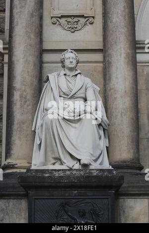 An upright shot of a statue to Germany's most famous poet and writer Johann Wolfgang (von) Goethe (1749 â€“1832), who is widely regarded as the Stock Photo