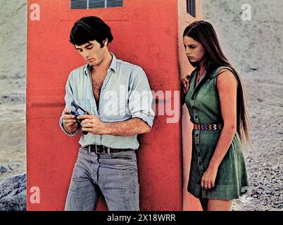 Mark Frechette, Daria Halprin, on-set of the film, 'Zabriskie Point', MGM, 1970 Stock Photo