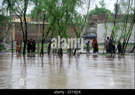 Peshawar, Peshawar, Pakistan. 15th Apr, 2024. Extreme weather conditions cause casualties in Pakistan.PESHAWAR, PAKISTAN - APRIL 15: People look at the floods in Charsadda river due to heavy rains in Peshawar, Pakistan on April 15, 2024. According to the Khyber Pakhtunkhwa (KP) Provincial Disaster Management Authority, at least 29 people have been killed and seven others injured. In the last three days, several provinces were affected due to incidents related to lightning strikes and heavy rains. (Credit Image: © Hussain Ali/ZUMA Press Wire) EDITORIAL USAGE ONLY! Not for Commercial USAGE! Stock Photo