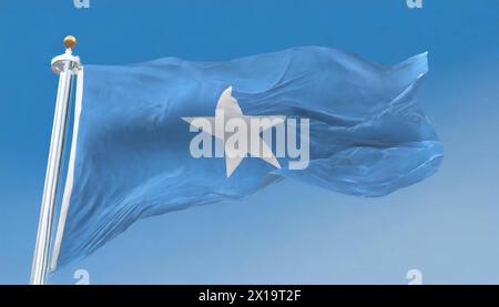 Die Fahne von Somalia, flattert im Wind, isoliert, gegen den blauen Himmel Stock Photo