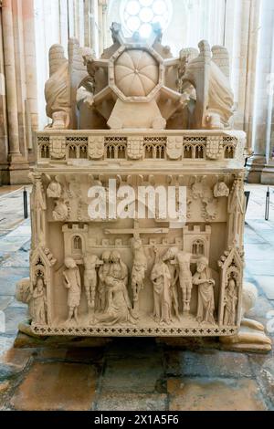 Dona Ines Castro The tomb of Dona Inês de Castro of Spain in the Alcobaça church. The ...