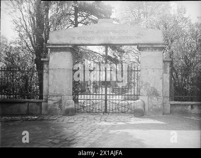 Vienna 18, Waehring village cemetery, front door, 27.04.1912 - 19120427 PD0005 - Rechteinfo: Rights Managed (RM) Stock Photo