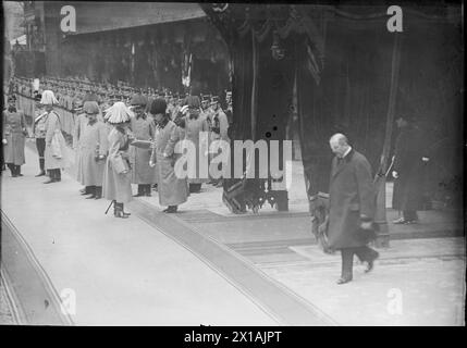 Visit of emperor William II in Vienna, Franz Joseph receipts William II on the Budapest Station, 26.10.1913 - 19131026 PD0003 - Rechteinfo: Rights Managed (RM) Stock Photo