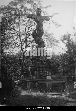 Vienna 18, Waehring village cemetery, crucifixion group, 26.05.1916 - 19160526 PD0011 - Rechteinfo: Rights Managed (RM) Stock Photo