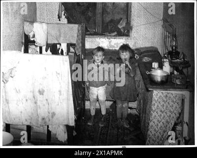 Slum in Vienna, living room interior view of a slum, 1930 - 19300101 PD8773 - Rechteinfo: Rights Managed (RM) Stock Photo