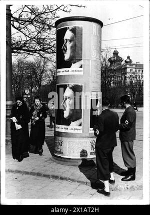Propaganda for the referendum, street scene in front of an advertising pillar in Vienna, 01.03.1938 - 19380301 PD0159 - Rechteinfo: Rights Managed (RM) Stock Photo