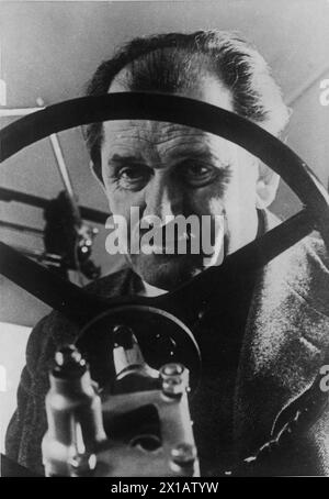 Ferdinand Porsche, car design engineer, 1940 - 19400101 PD3756 - Rechteinfo: Rights Managed (RM) Stock Photo