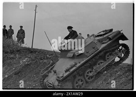 Tank in Moedling, 30.04.1940 - 19400430 PD0010 - Rechteinfo: Rights Managed (RM) Stock Photo