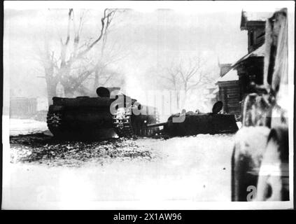 Shot down Soviet tank, destroyed Soviet KW (Kliment Voroshilov) I, heavy combat tank, in the winter 1941, in a Russian village, 26.12.1941 - 19411226 PD0001 - Rechteinfo: Rights Managed (RM) Stock Photo