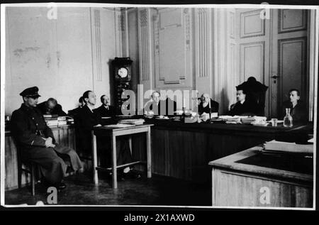 Guido Schmidt in front of the People's Court, view in the court room., 27.02.1947 - 19470227 PD0002 - Rechteinfo: Rights Managed (RM) Stock Photo