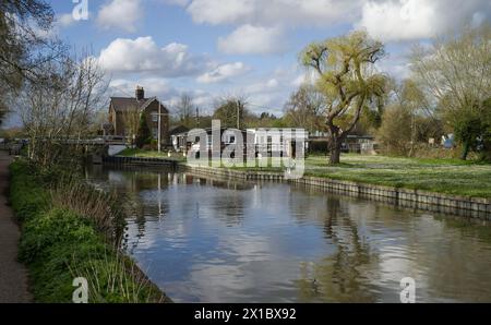 The lock keeper's cottage and the St Margarets marina on the River Lea at Stanstead Abbotts in Hertfordshire Stock Photo