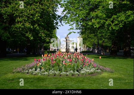 Saxon Palace Reconstruction In Warsaw. People enjoy a sunny afternoon ...