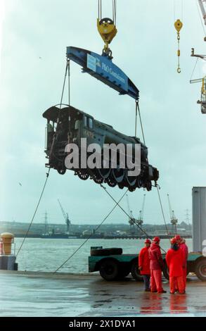 Steam locomotive Flying Scotsman being unloaded from the French container ship CGM La Perouse at Tilbury Docks, upon return from Australia. The loco had travelled around the country whilst taking part in Australia's Bicentennial celebrations in 1988. LNER Class A3 4472 Flying Scotsman Stock Photo