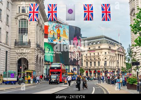 London, United Kingdom - 3rd of June 2022 - Platinum Jubilee at Piccadilly Stock Photo