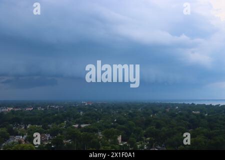 Dark and heavy storm rolling in over Lakewood by Lake Erie in Northeast Ohio, USA Stock Photo
