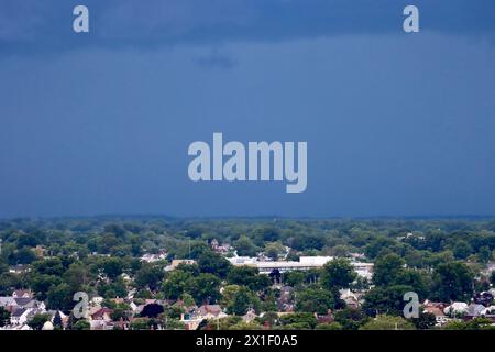 Dark and heavy storm rolling in over Lakewood by Lake Erie in Northeast Ohio, USA Stock Photo