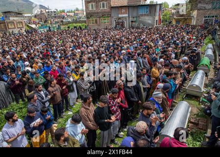 Srinagar, India. 16th Apr, 2024. Relatives and residents offer a funeral prayers after a boat carrying people, including children, capsized in the Jhelum River in the outskirts of Srinagar. At least six people died and 19 were missing after the boat capsized in the Jhelum River near Srinagar, with most of the passengers were children on their way to school. (Photo by Faisal Bashir/Pacific Press) Credit: Pacific Press Media Production Corp./Alamy Live News Stock Photo