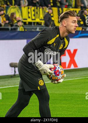 Dortmund, North Rhine-Westphalia, Germany. 16th Apr, 2024. Backup goalkeeper MARCEL LOTKA (35) warms up before the UEFA Champions League match between Borussia Dortmund and Atletico Madrid in the BVB Stadion Dortmund in Dortmund, North Rhine-Westphalia, Germany on April 16, 2024. (Credit Image: © Kai Dambach/ZUMA Press Wire) EDITORIAL USAGE ONLY! Not for Commercial USAGE! Stock Photo