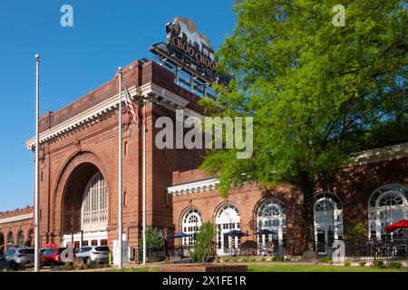 USA Tennessee Chattanooga the old passenger railway railroad train station with the old Chattanooga Choo Choo on display Exterior of the station Stock Photo