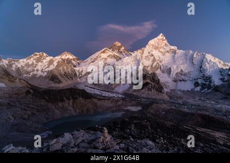 Twilight over Mt Everest summit view from the Kala Patthar viewpoint in the Himalayas in Nepal Stock Photo