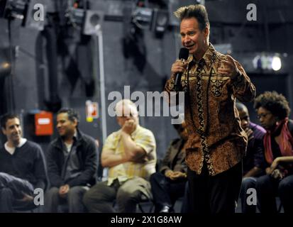 US-american theatre director Peter Sellars (centre) and Academy award-winning US actor Philip Seymour Hoffman (left) and others during a press conference about a new staging of Shakespeare's 'Othello' at the Vienna Festival in Vienna, Austria, 04 June 2009. - 20090604 PD0917 - Rechteinfo: Rights Managed (RM) Stock Photo