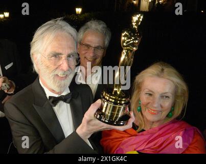 Austrian director Michael Haneke received an Oscar for Best Foreign Language Film of the Year for 'Amour' during the 85th Academy Awards at the Dolby Theatre in Hollywood, California, USA, 24 February 2013.    PICTURE: Michael Haneke and his wife Susanne. - 20130225 PD0300 - Rechteinfo: Rights Managed (RM) Stock Photo