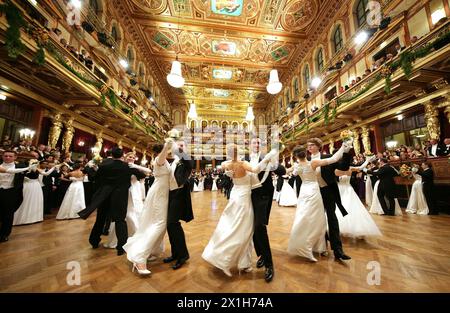 76th Vienna Philharmonic Ball at Wiener Musikverein in Vienna, Austria, on January 19, 2017.   Debutants perform - 20170119 PD9311 - Rechteinfo: Rights Managed (RM) Stock Photo