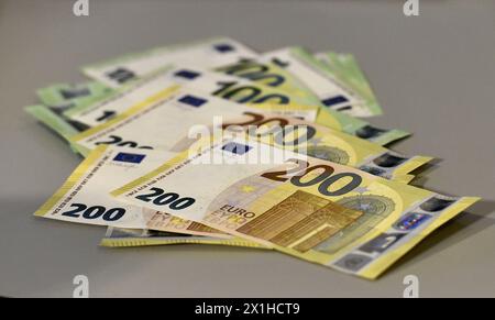 a new 100- and 200 euro banknote are pictured on September 17, 2018 in Vienna, Austria. The European Central Bank (ECB) unveiled new versions of the 100- and 200-euro banknotes, saying new security features would make them harder to counterfeit. - 20180917 PD2166 - Rechteinfo: Rights Managed (RM) Stock Photo