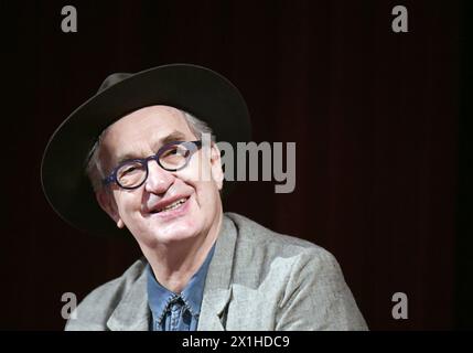 Vienna - Austria: Renowned German film director and photographer Wim Wenders during a guided press tour through his photo exhibition 'Wim Wenders - Frühe Photographien. 60er-80er Jahre' at Metro Kinokulturhaus, Vienna. Photographed 10 January 2019. - 20190110 PD2787 - Rechteinfo: Rights Managed (RM) Stock Photo