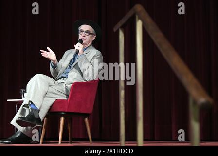 Vienna - Austria: Renowned German film director and photographer Wim Wenders during a guided press tour through his photo exhibition 'Wim Wenders - Frühe Photographien. 60er-80er Jahre' at Metro Kinokulturhaus, Vienna. Photographed 10 January 2019. - 20190110 PD2786 - Rechteinfo: Rights Managed (RM) Stock Photo