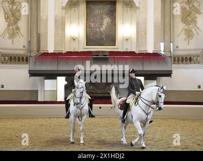 FEATURE: The Spanish Riding School in Vienna. two riders of the Spanish Riding School with Lipizzaner horses in the Winter Riding School  during presentation of the new viewing platform on 24 January 2019 in Vienna, Austria. - 20190124 PD3878 - Rechteinfo: Rights Managed (RM) Stock Photo