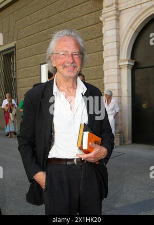 Austrian novelist and playwright Peter Handke arrives for the performance of 'Elektra' that will open the festival on August 1, 2020 at the Felsenreitschule theatre venue in Salzburg, Austria. The Salzburg Festival of music and drama will take place from 1 to 30 August, with special measures in place to meet the threat of the coronavirus. - 20200801 PD4652 - Rechteinfo: Rights Managed (RM) Stock Photo