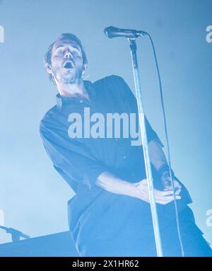 Singer Tom Smith during concert of the band ' The Editors ' in Vienna, Austria, on October 17, 2022. - 20221017 PD7646 - Rechteinfo: Rights Managed (RM) Stock Photo