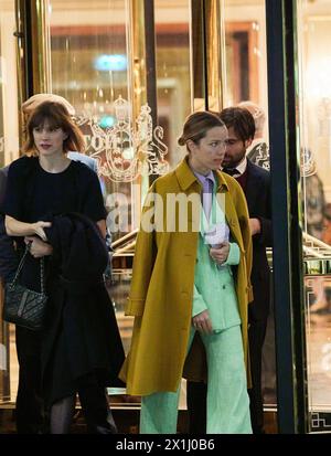 Jason SCHWARTZMAN and his wife Brady CUNNINGHAM in front of Hotel Imperial in Vienna, Austria, on 4 th November 2018. - 20181104 PD16784 - Rechteinfo: Rights Managed (RM) Stock Photo