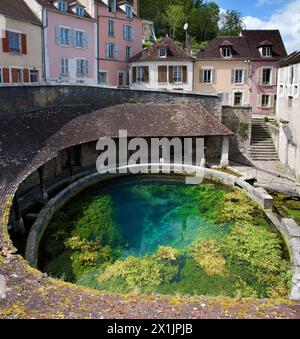 Fosse Dionne in Tonnerre, washing area at a karst spring with turquoise-blue water Stock Photo